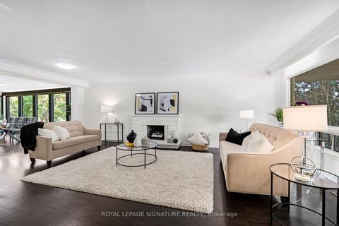 Photo 3 at 24 Ealing Drive, Windfields, Toronto