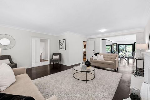 Photo 4 at 24 Ealing Drive, Windfields, Toronto