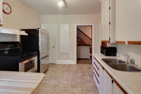 Photo 10 at 64 Burnside Drive, Wychwood, Toronto