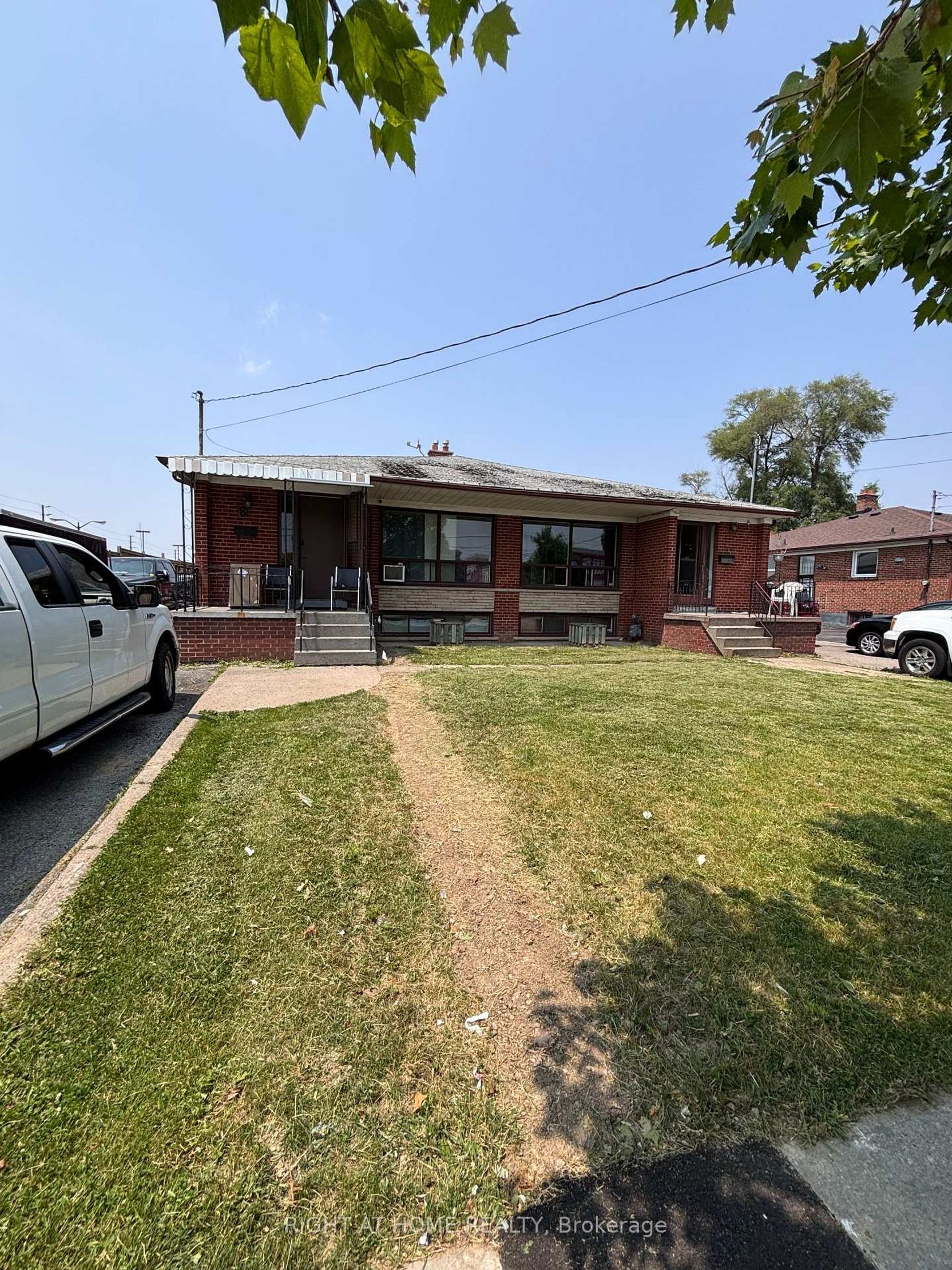 8 Thistle Down Boulevard, Beaumonde Heights, Toronto 
