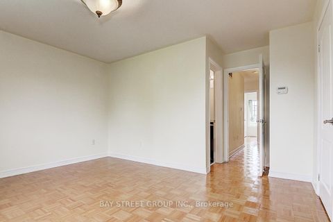 Photo 10 at 90 Cabernet Road, Patterson, Vaughan