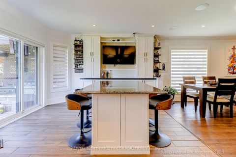 Photo 8 at 118 SOLWAY Avenue, Maple, Vaughan