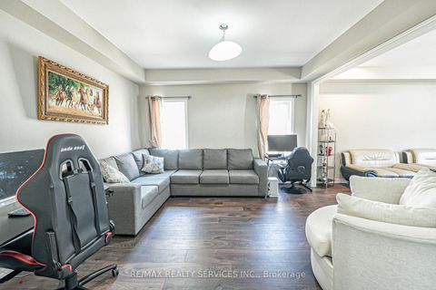 Photo 5 at 207 Cubitt Street, Stayner, Clearview