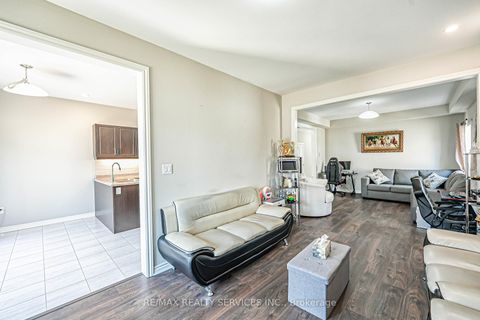 Photo 10 at 207 Cubitt Street, Stayner, Clearview