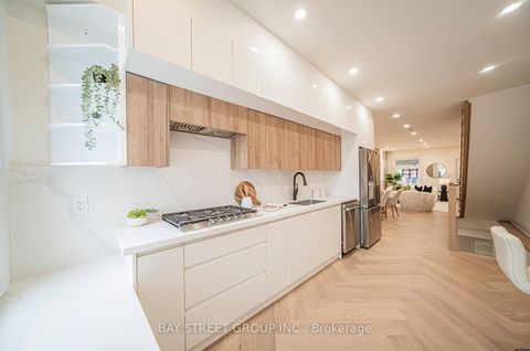 Photo 10 at 126 Grace Street, Bellwoods, Toronto