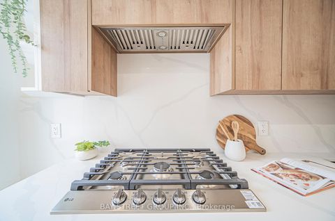 Photo 11 at 126 Grace Street, Bellwoods, Toronto