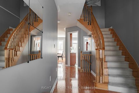 Photo 4 at 29 - 8 Townwood Drive, Jefferson, Richmond Hill