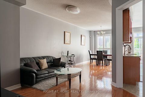 Photo 6 at 29 - 8 Townwood Drive, Jefferson, Richmond Hill
