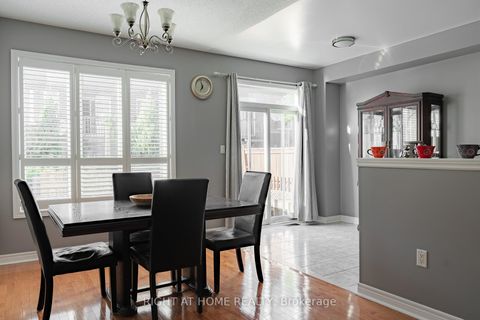 Photo 7 at 29 - 8 Townwood Drive, Jefferson, Richmond Hill