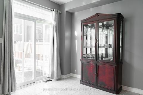 Photo 10 at 29 - 8 Townwood Drive, Jefferson, Richmond Hill