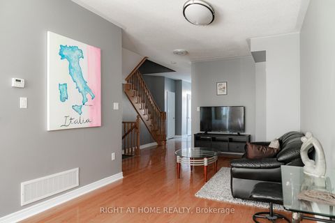 Photo 12 at 29 - 8 Townwood Drive, Jefferson, Richmond Hill