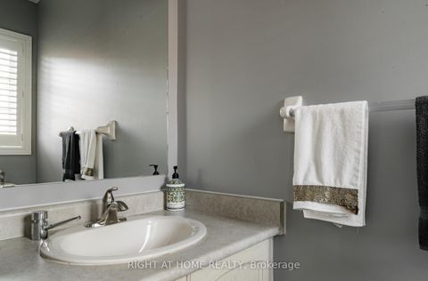 Photo 13 at 29 - 8 Townwood Drive, Jefferson, Richmond Hill
