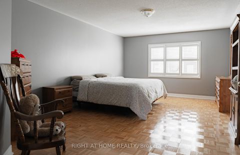 Photo 14 at 29 - 8 Townwood Drive, Jefferson, Richmond Hill