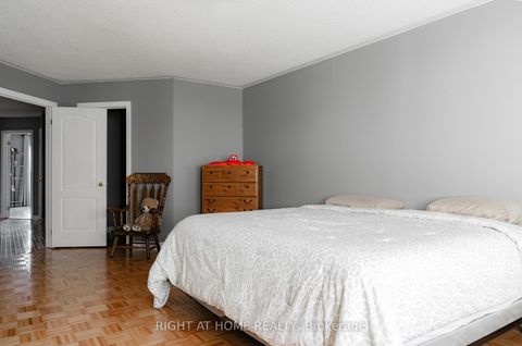 Photo 15 at 29 - 8 Townwood Drive, Jefferson, Richmond Hill