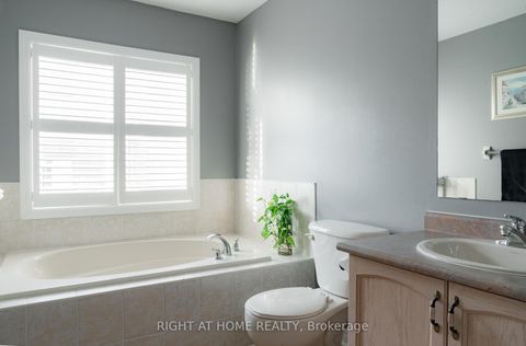 Photo 16 at 29 - 8 Townwood Drive, Jefferson, Richmond Hill