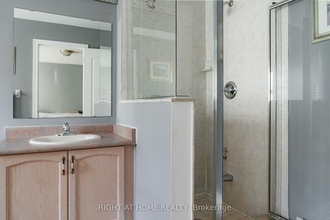 Photo 17 at 29 - 8 Townwood Drive, Jefferson, Richmond Hill