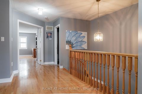 Photo 20 at 29 - 8 Townwood Drive, Jefferson, Richmond Hill