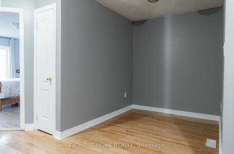 Photo 21 at 29 - 8 Townwood Drive, Jefferson, Richmond Hill