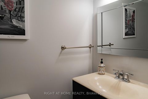 Photo 23 at 29 - 8 Townwood Drive, Jefferson, Richmond Hill