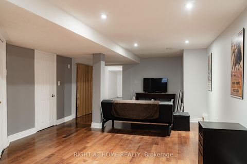 Photo 24 at 29 - 8 Townwood Drive, Jefferson, Richmond Hill