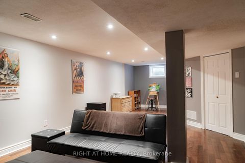 Photo 25 at 29 - 8 Townwood Drive, Jefferson, Richmond Hill