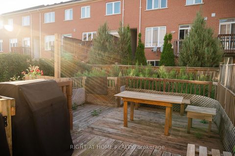 Photo 27 at 29 - 8 Townwood Drive, Jefferson, Richmond Hill
