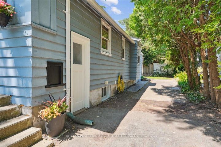 Photo 19 at 1403 Birch Avenue, Brant, Burlington