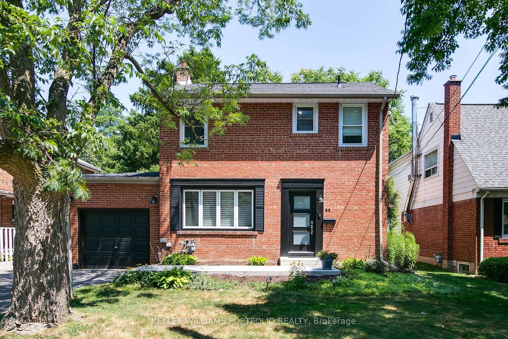 85 Ashbourne Drive, City Centre West, Toronto by Loree Meneguzzi Real Estate 85 Ashbourne Drive, City Centre West, Toronto