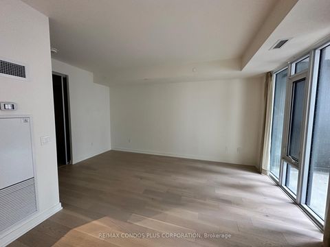 Photo 5 at 518 - 330 Richmond Street W, Waterfront Communities C1, Toronto
