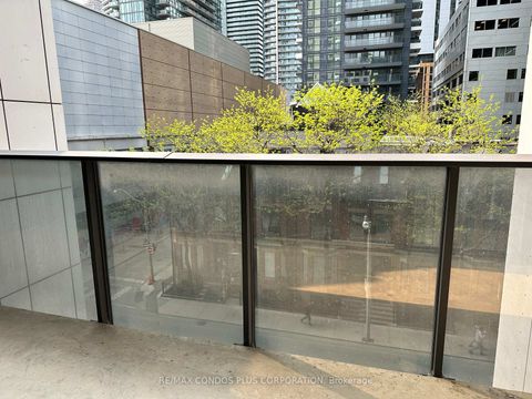 Photo 10 at 518 - 330 Richmond Street W, Waterfront Communities C1, Toronto