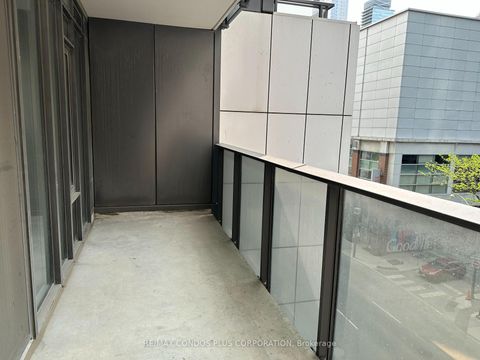 Photo 11 at 518 - 330 Richmond Street W, Waterfront Communities C1, Toronto