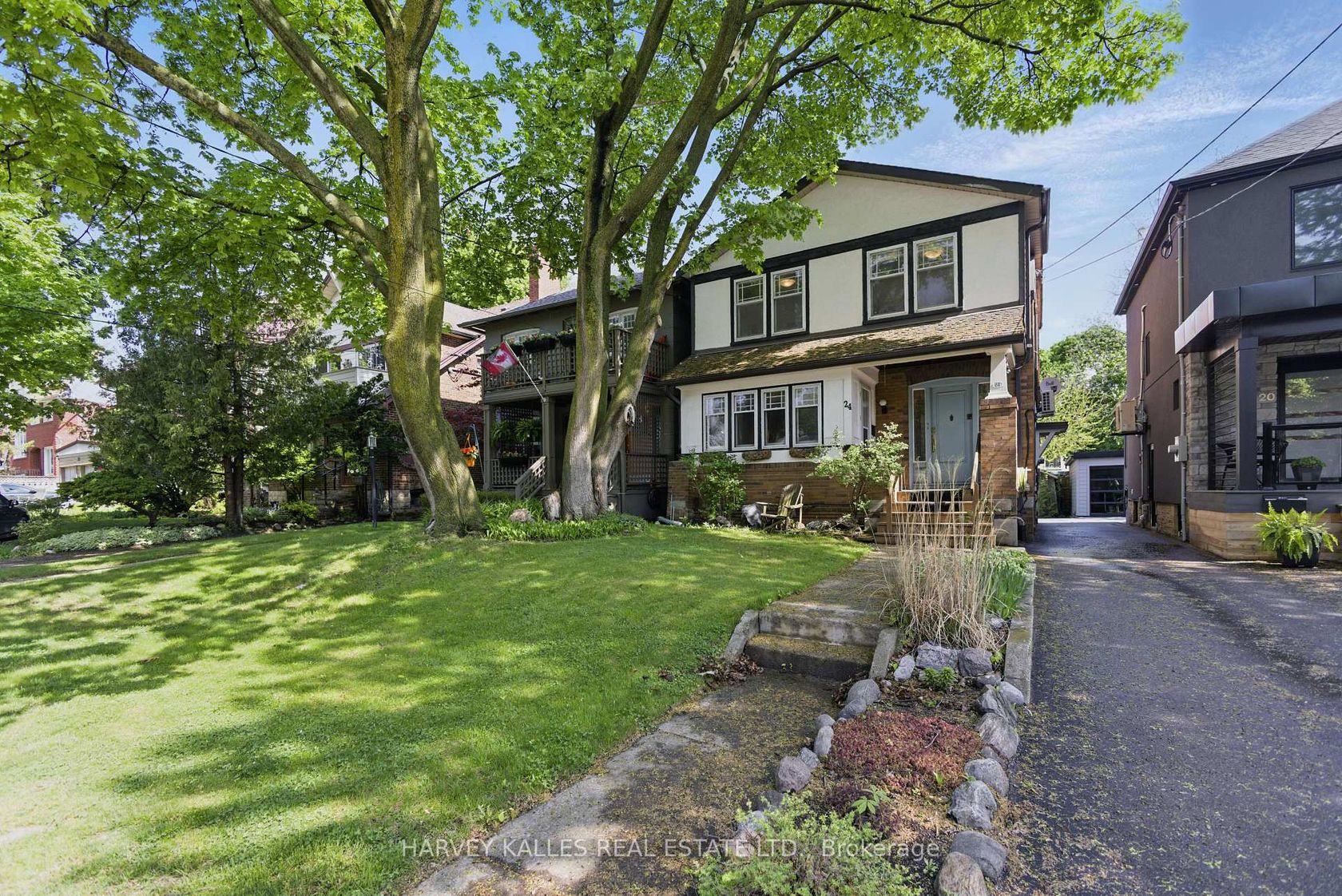 24 Yonge Boulevard, Lawrence Park North, Toronto 