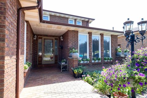 Photo 1 at 17 Southview Drive, Concord, Vaughan