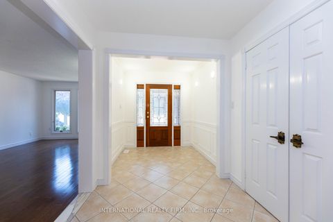 Photo 2 at 17 Southview Drive, Concord, Vaughan