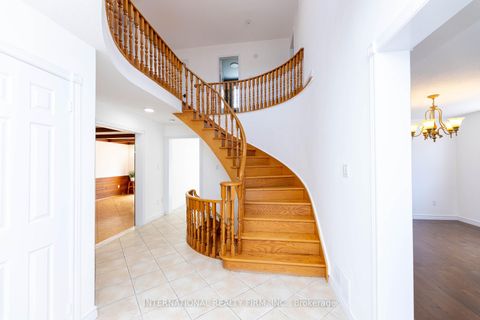 Photo 3 at 17 Southview Drive, Concord, Vaughan