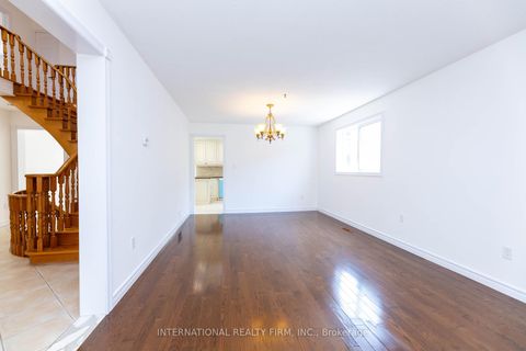 Photo 4 at 17 Southview Drive, Concord, Vaughan
