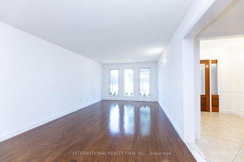 Photo 5 at 17 Southview Drive, Concord, Vaughan