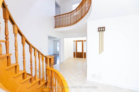 Photo 6 at 17 Southview Drive, Concord, Vaughan