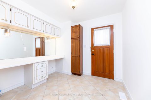Photo 8 at 17 Southview Drive, Concord, Vaughan