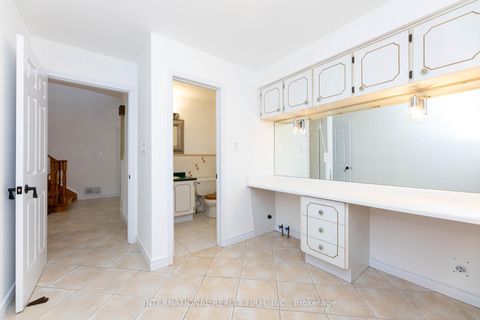 Photo 9 at 17 Southview Drive, Concord, Vaughan