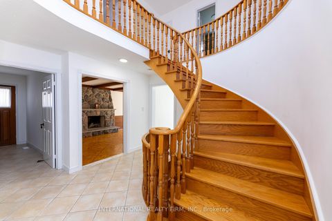 Photo 11 at 17 Southview Drive, Concord, Vaughan