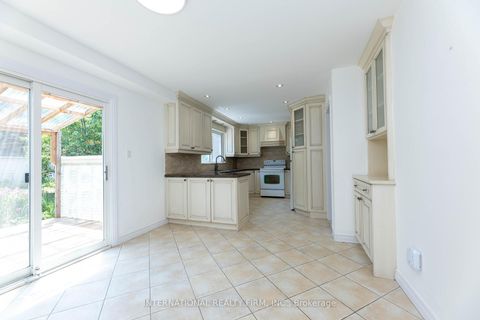 Photo 14 at 17 Southview Drive, Concord, Vaughan