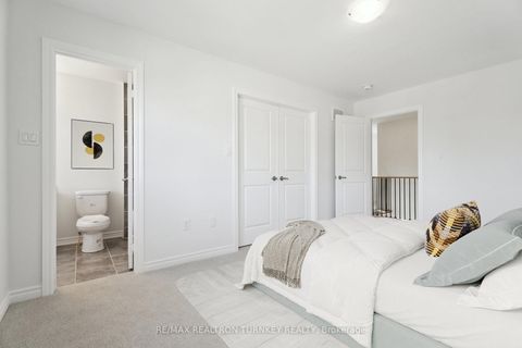 Photo 9 at 15 Ravenscraig Place, Cookstown, Innisfil Photo 9 at 15 Ravenscraig Place, Cookstown, Innisfil