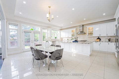 Photo 13 at 95 Sarracini Crescent, Islington Woods, Vaughan