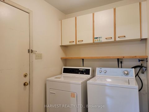 Photo 9 at 25 Nettlecreek Crescent, Milliken, Toronto