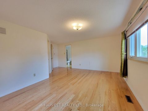 Photo 12 at 25 Nettlecreek Crescent, Milliken, Toronto