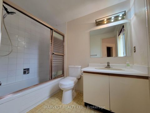 Photo 13 at 25 Nettlecreek Crescent, Milliken, Toronto