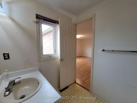 Photo 14 at 25 Nettlecreek Crescent, Milliken, Toronto