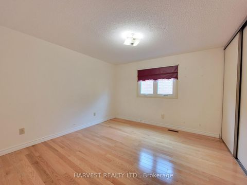 Photo 16 at 25 Nettlecreek Crescent, Milliken, Toronto
