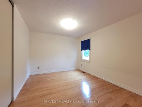 Photo 17 at 25 Nettlecreek Crescent, Milliken, Toronto